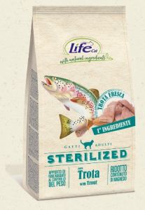 LifeCat Adult Sterilized с форелью 7,5кг ― ЗооОстров (Zoo-Ostrov.ru)